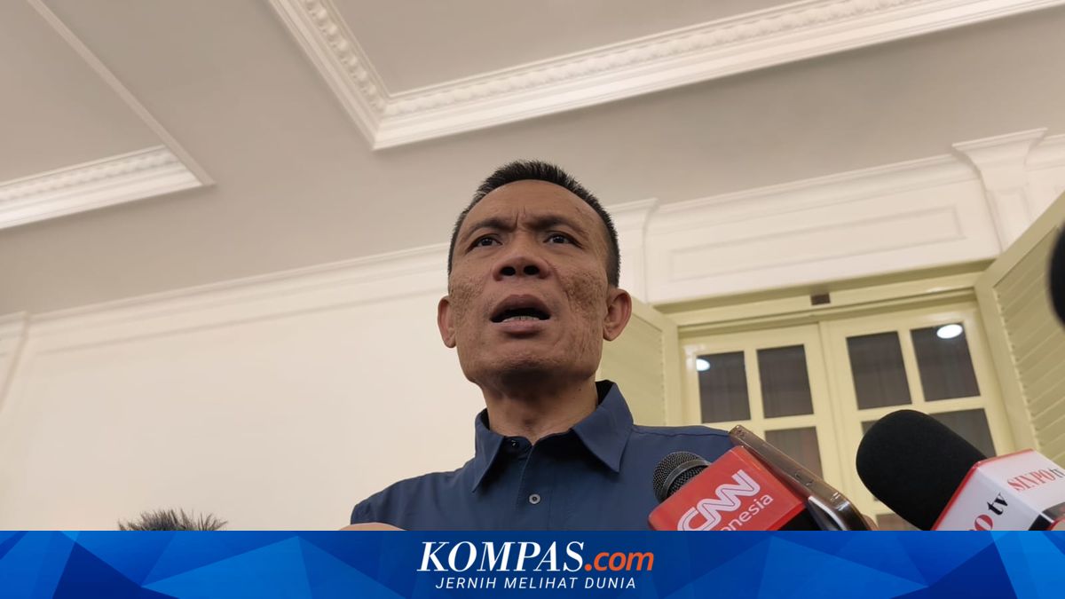 Man Planning to Write Book on Jokowi's Genuine Credentials Still Required to Report to Metro Police