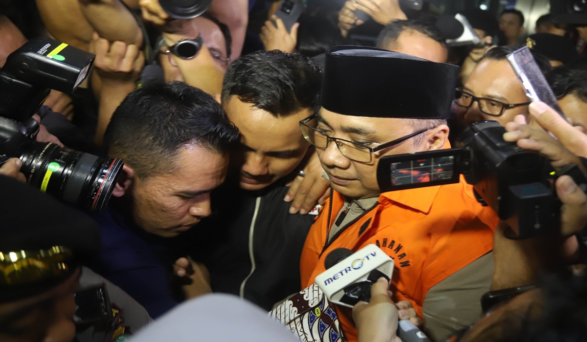 KPK Urged Not to Halt Inquiry at Arrest of Former Religion Minister Yaqut Cholil Qoumas