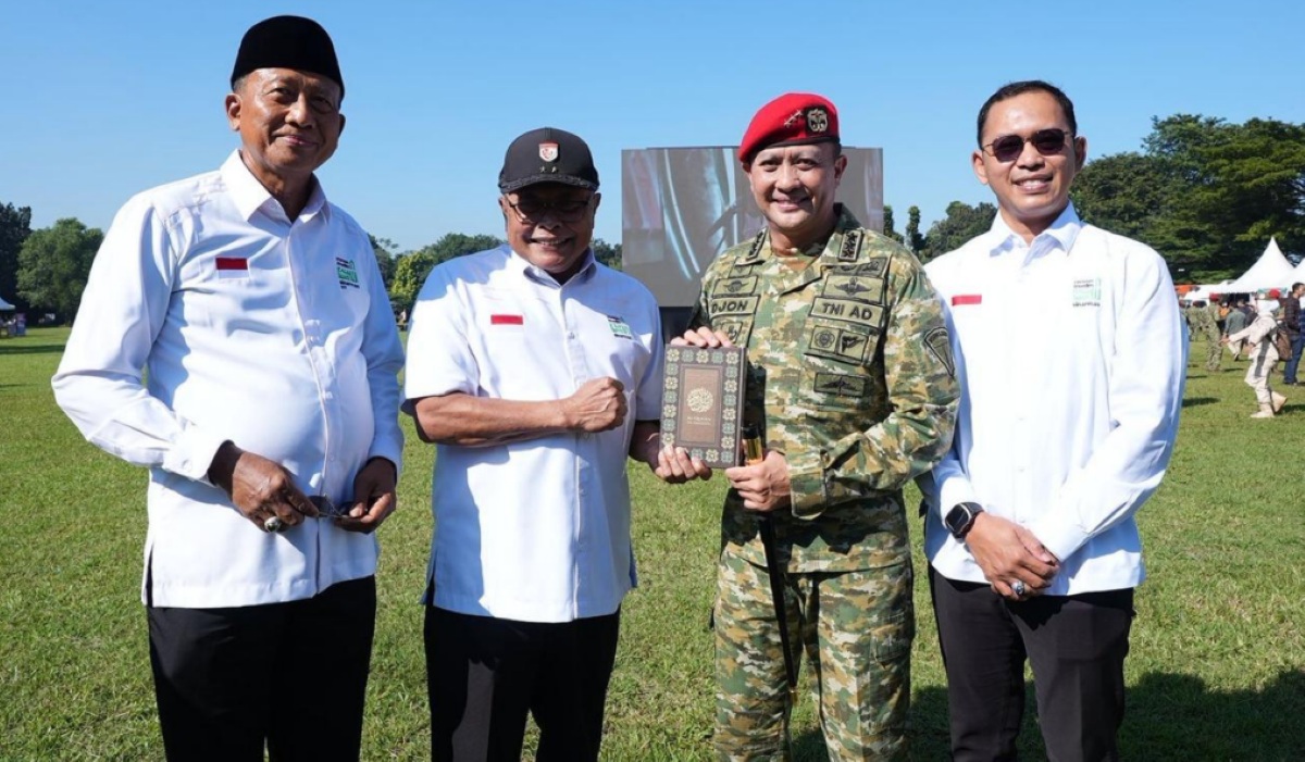 Sinar Mas Endows Qurans to Kopassus and Ministry of Foreign Affairs