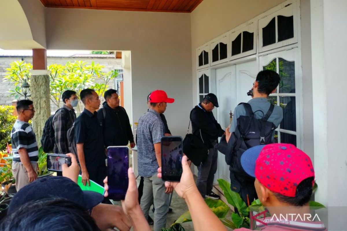 KPK Investigative Team Conducts Searches at Multiple Locations Following Rejang Lebong Arrest Operation