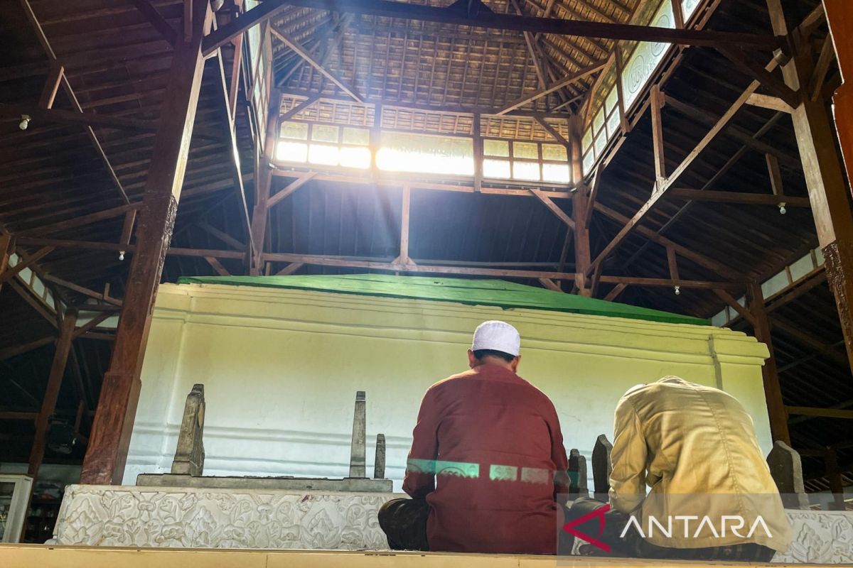 Tracing the Islamic preaching legacy of Syekh Datuk Kahfi on Cirebon's coast