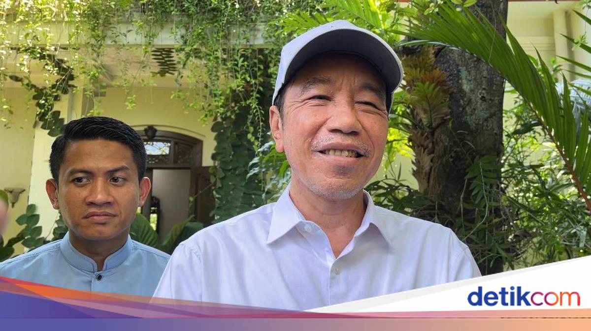 Ministers and Party Leaders Visit Jokowi's Home in Solo