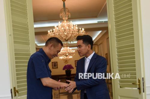 Rismon Meets Vice President Gibran, Apologises Over Joko Widodo Fake Diploma Allegation