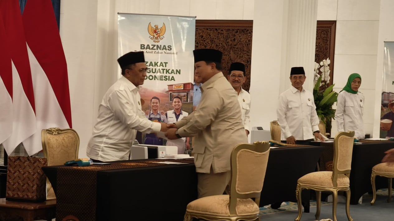 President Prabowo and Vice President Gibran Pay Zakat Mal and Zakat Fitrah at State Palace