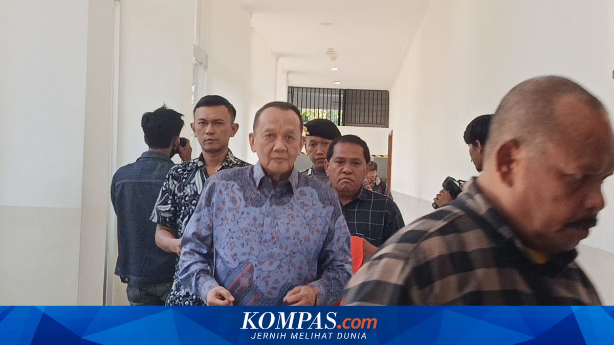 Former Supreme Court Secretary Nurhadi Faces 7-Year Prison Sentence for Graft and Money Laundering