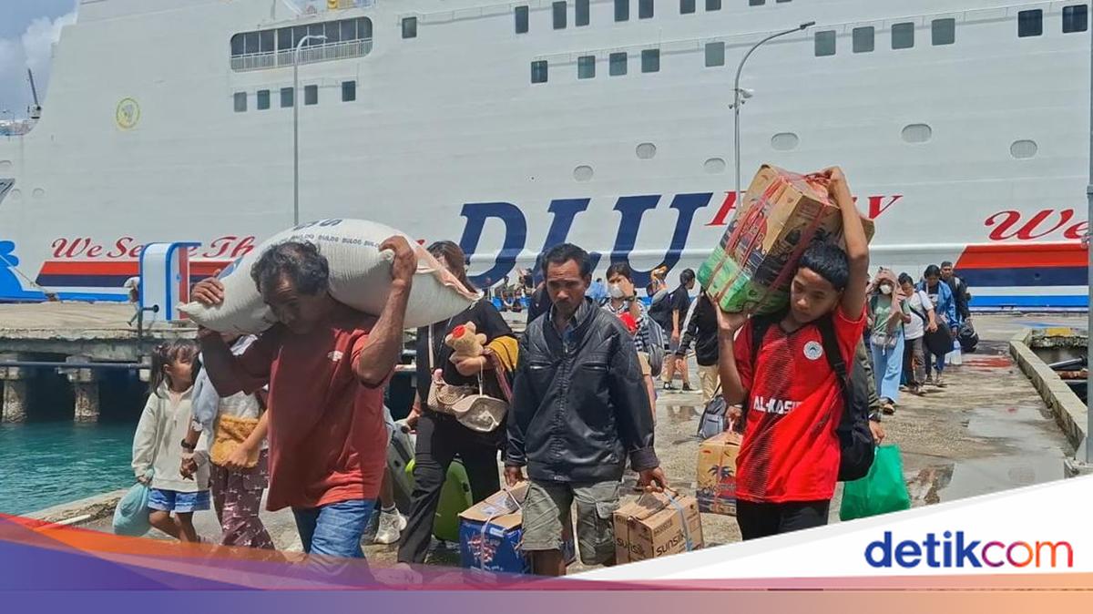 Tenau Port in Kupang Overwhelmed by Homebound Passengers, Long Queues for Check-in