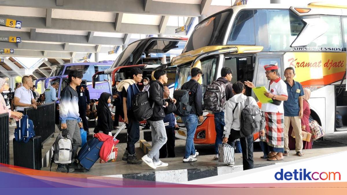 Early Homebound Travellers Begin Crowding Mengwi Terminal, Passenger Numbers Reach 3,400 Daily