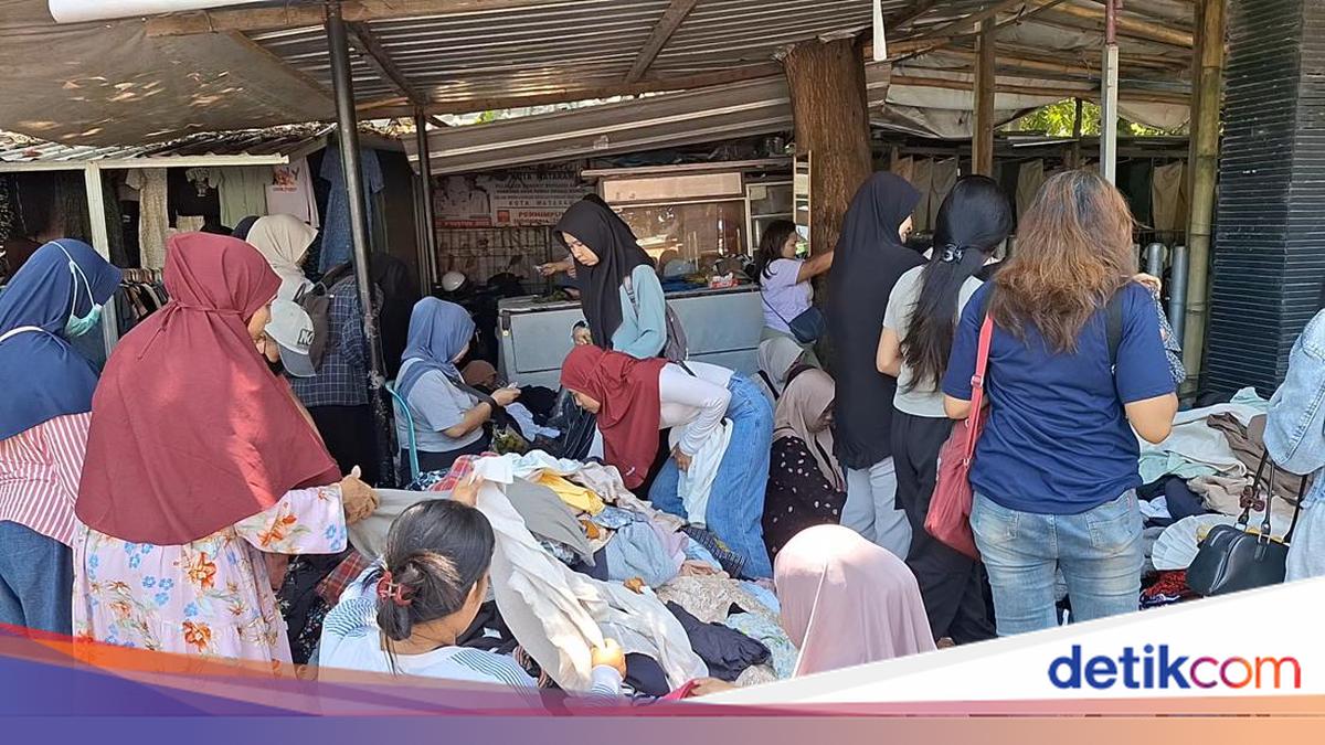 Residents Flock to Mataram Market for Imported Second-Hand Clothing Ahead of Eid al-Fitr