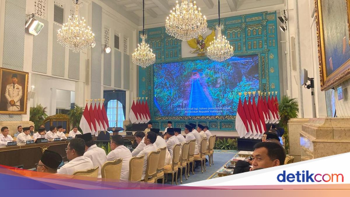 Prabowo Opens Full Cabinet Session, Cabinet Secretary Presents Government Achievement Video