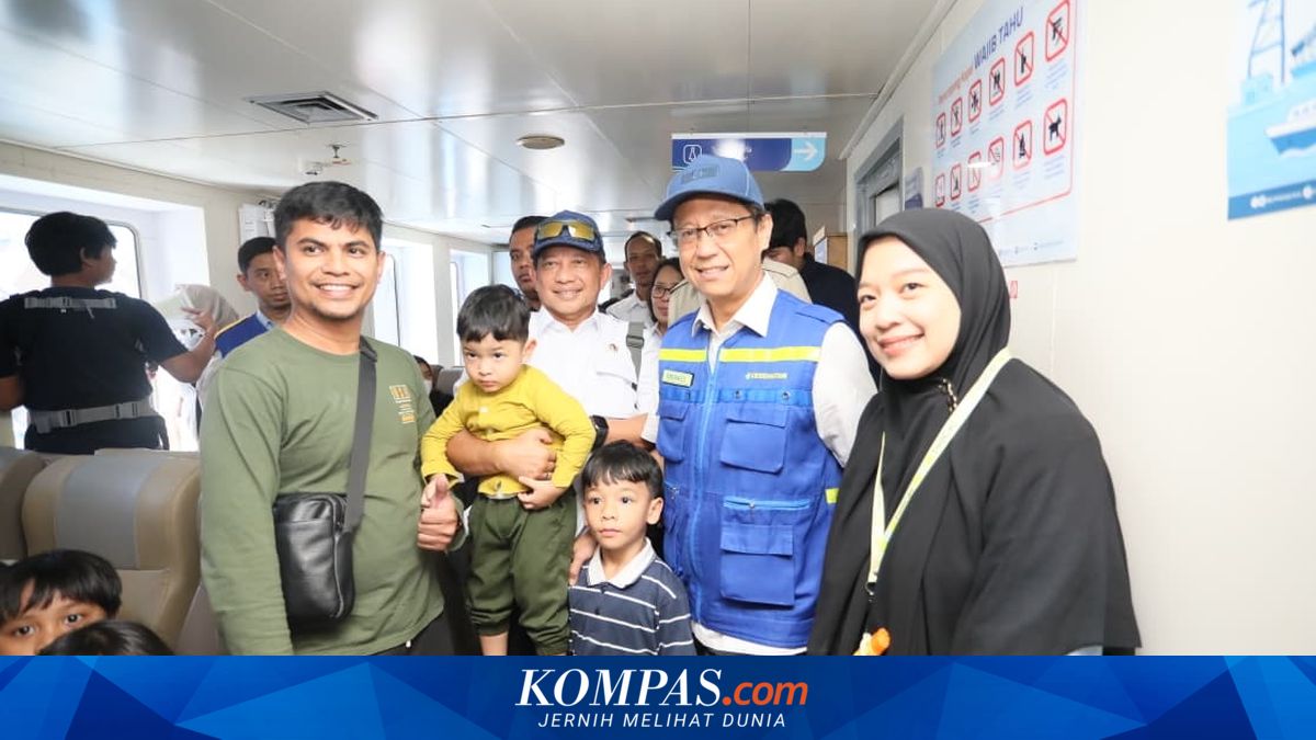Minister of Home Affairs Tito Inspects Readiness of Lebaran Exodus at Merak Harbour Alongside Cabinet Ministers