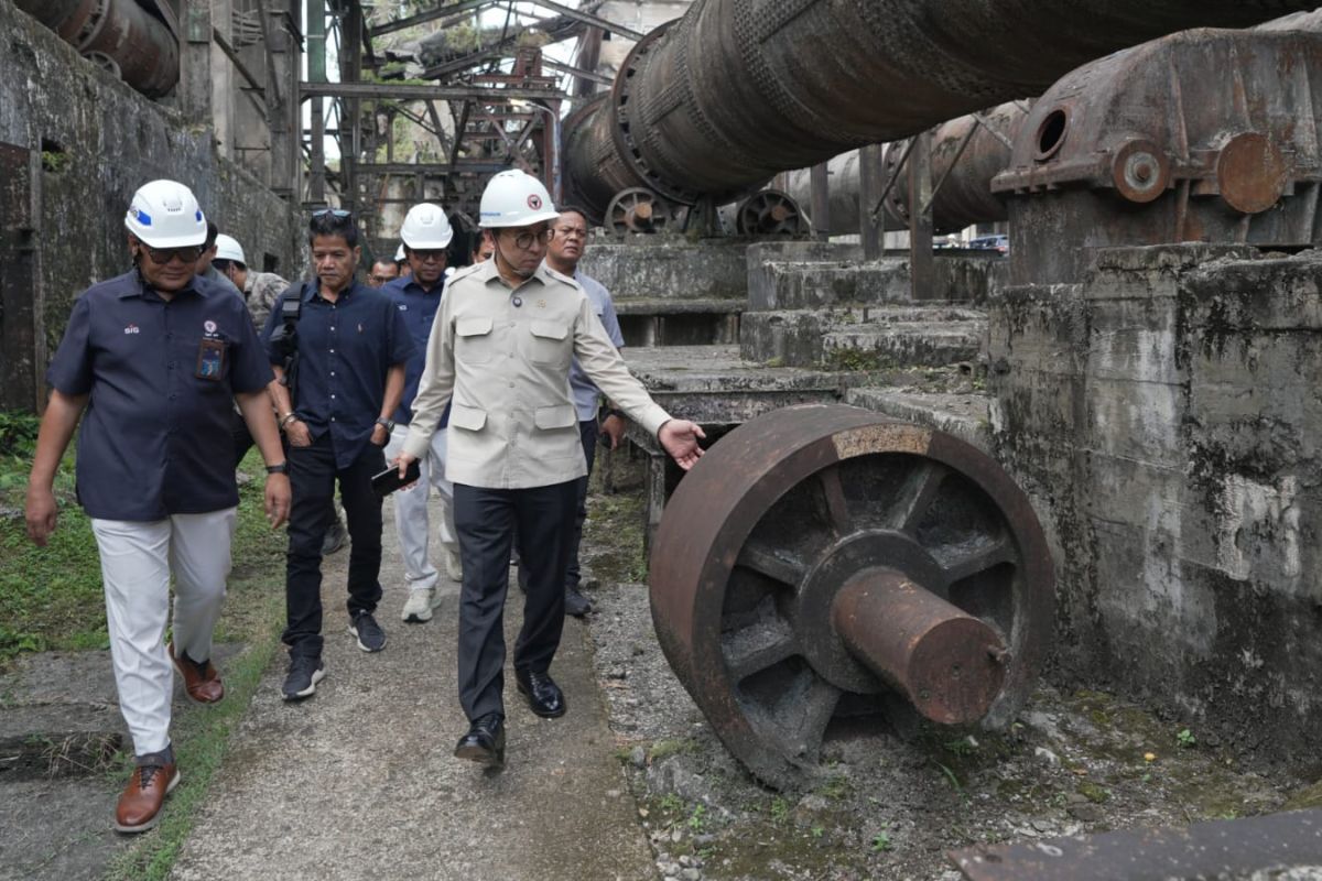 Minister Zon Pushes Cultural Use for Historic Indarung Cement Plant
