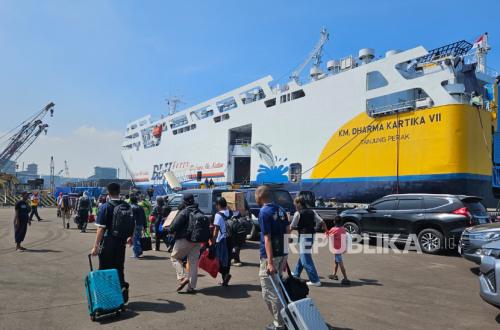 Eid Holiday Peak Travel Reaches 1,600 Passengers at Ambon Port