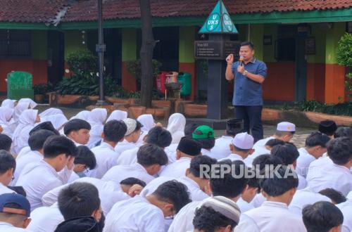 Literacy and National Character Regarded as Keys to Generation Z Strength