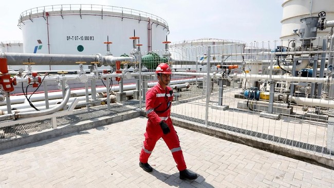 India's Essar Group Plans Crude Oil Storage Tank Investment in Indonesia