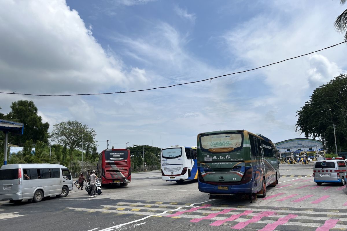 ASDP Prepares Parking Buffer Zones to Address Congestion at Bakauheni Port