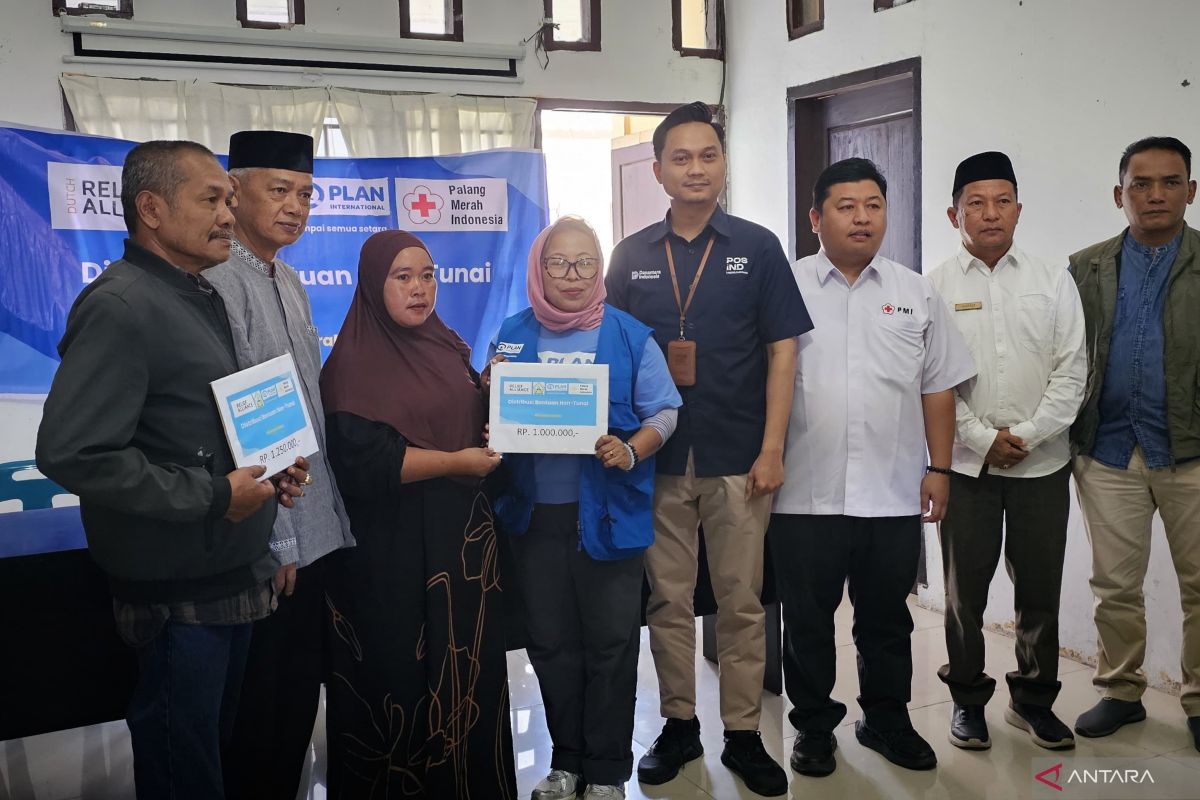 Plan Indonesia Distributes Cash Aid to 3,400 Flood and Landslide-Affected Families in Aceh