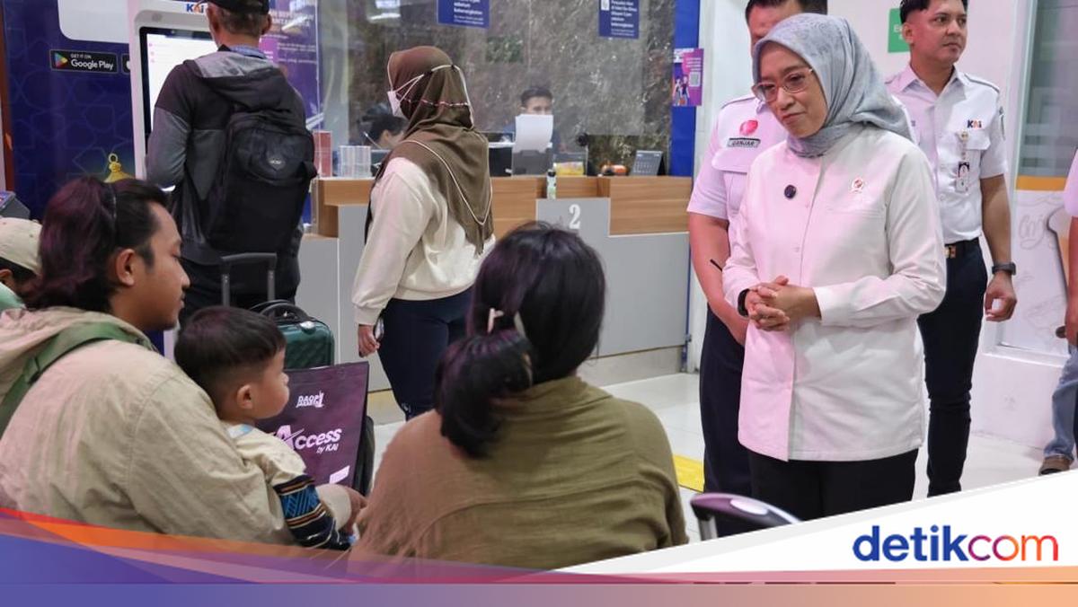 Minister of State Apparatus Checks Service Readiness at Gambir Station for Nyepi-Eid Holiday Rush