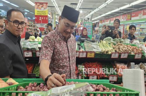 Cimahi City Government Conducts Surprise Market Inspection Ahead of Eid al-Fitr to Ensure Stable Food Stocks and Prices
