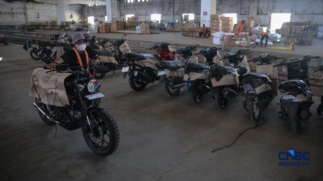 Train Carries Motorcycles and Homebound Travellers in Free Motorcycle Homecoming Programme