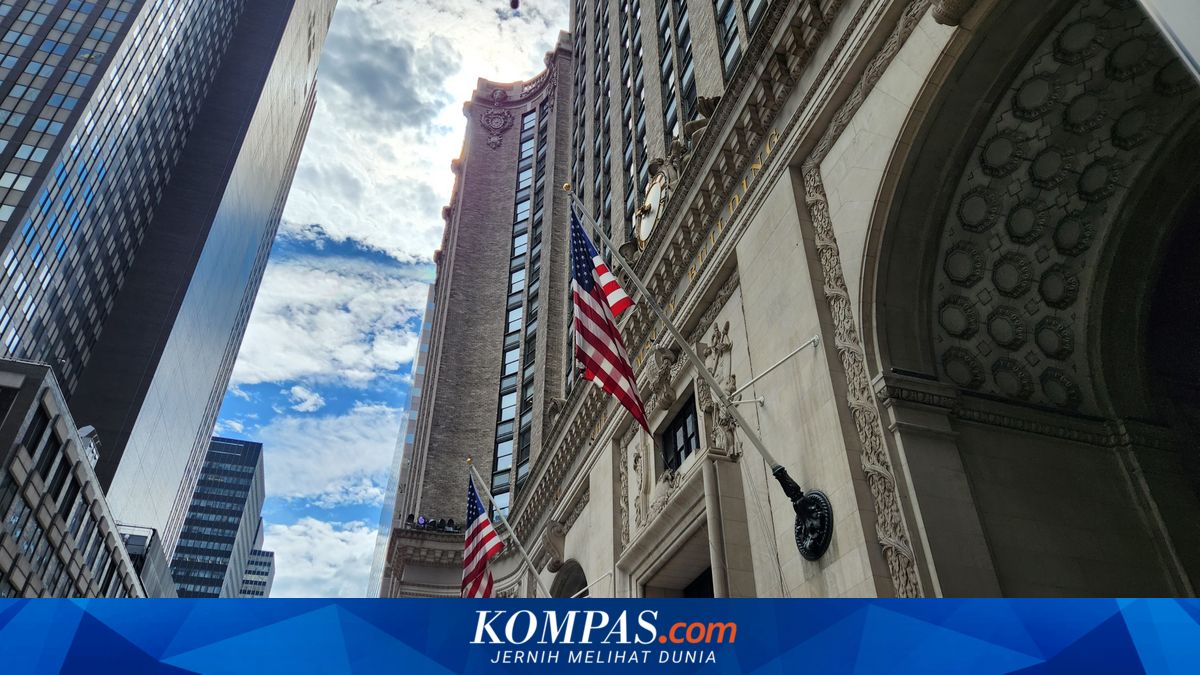 US Economy Slows Sharply, Fourth Quarter Growth Revised Down to 0.7 Per Cent