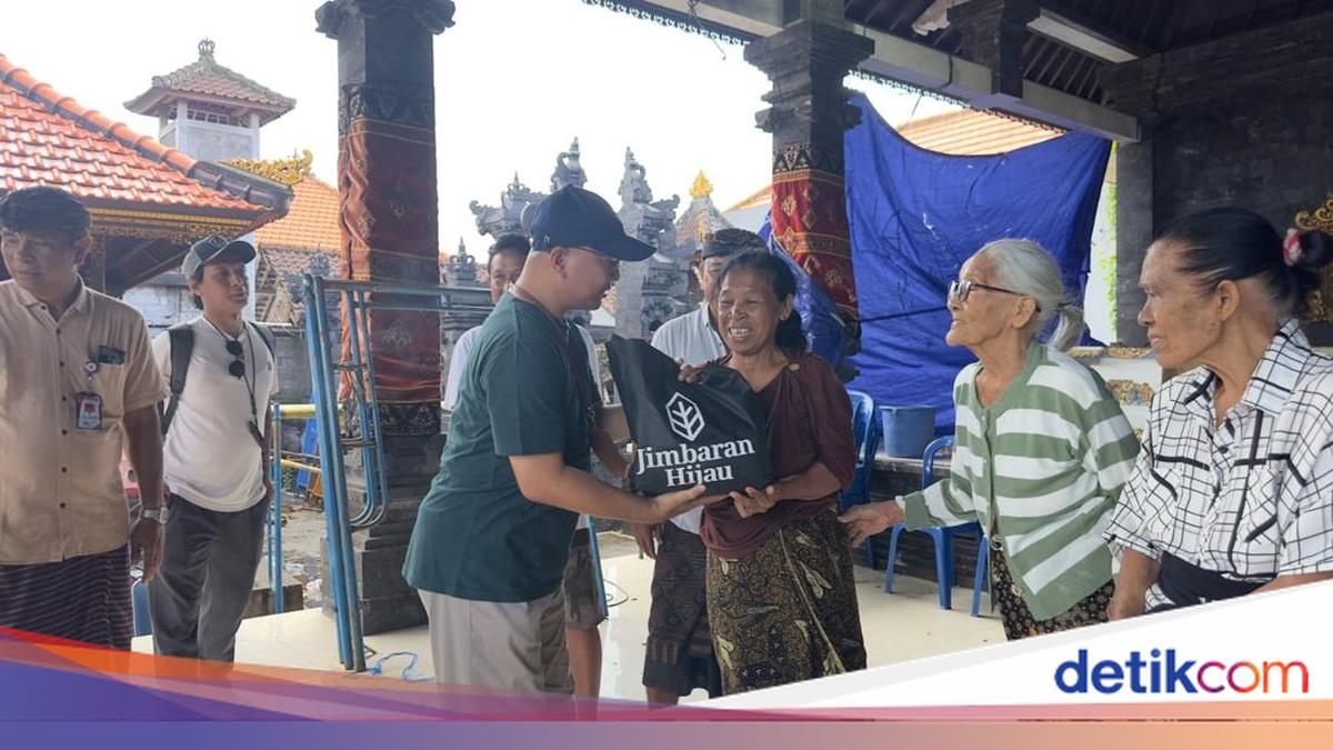 Jimbaran Hijau and Traditional Village of Jimbaran Distribute 100 Food Aid Packages to Elderly Residents