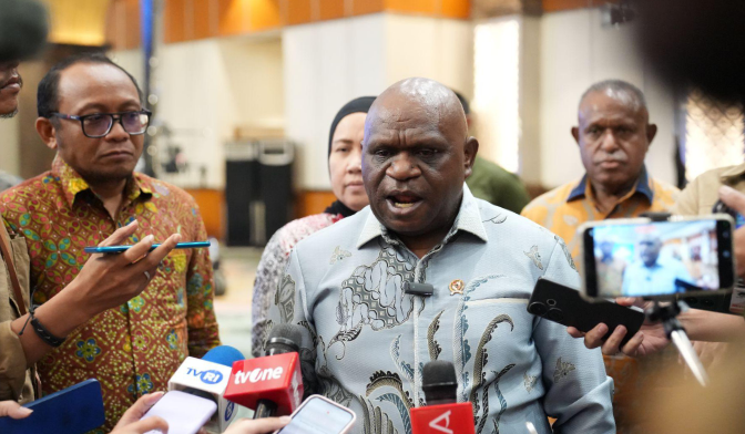 Human Rights Minister Demands Police Investigate Motive Behind Acid Attack on Andrie Yunus