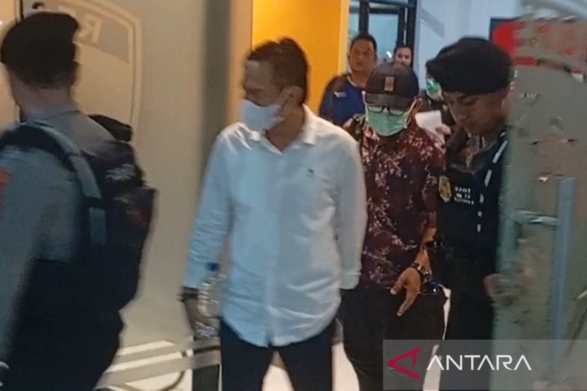 Cilacap Regent Taken to Jakarta by KPK Investigators