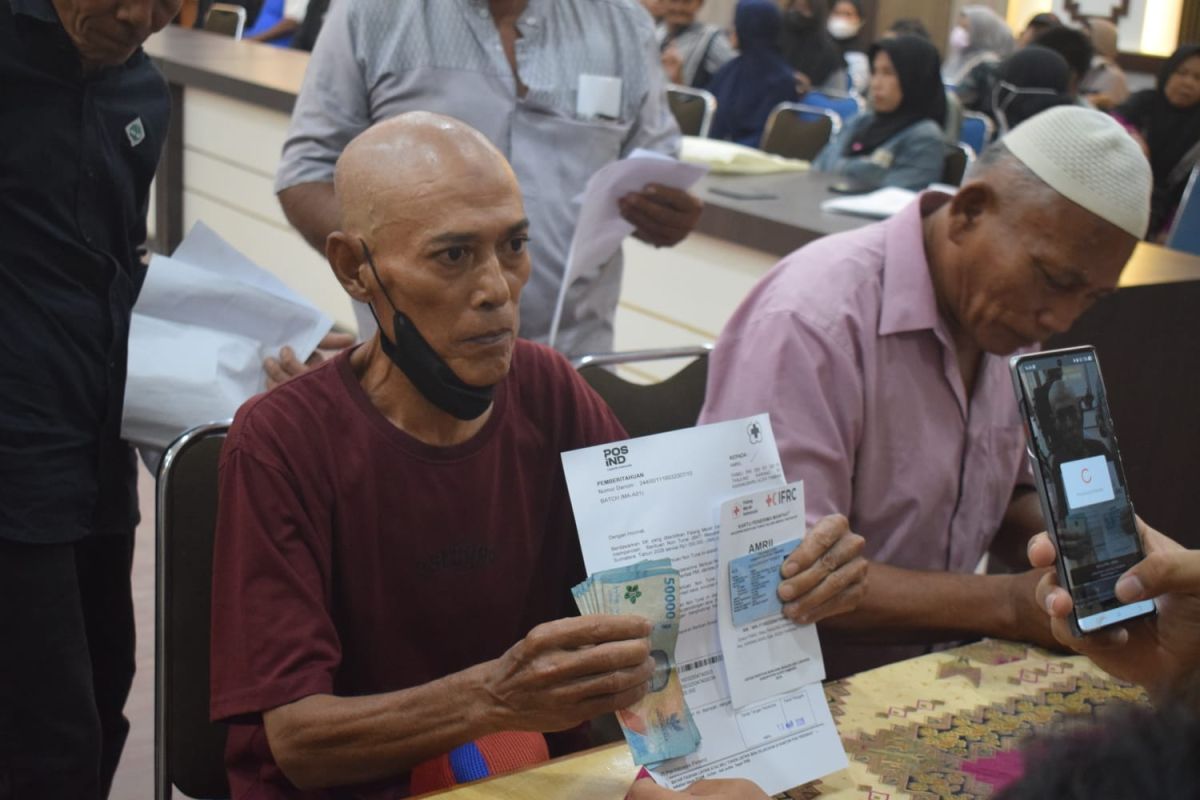 Indonesian Red Cross provides 2.3 billion rupiah cash assistance to flood victims in Aceh Tamiang