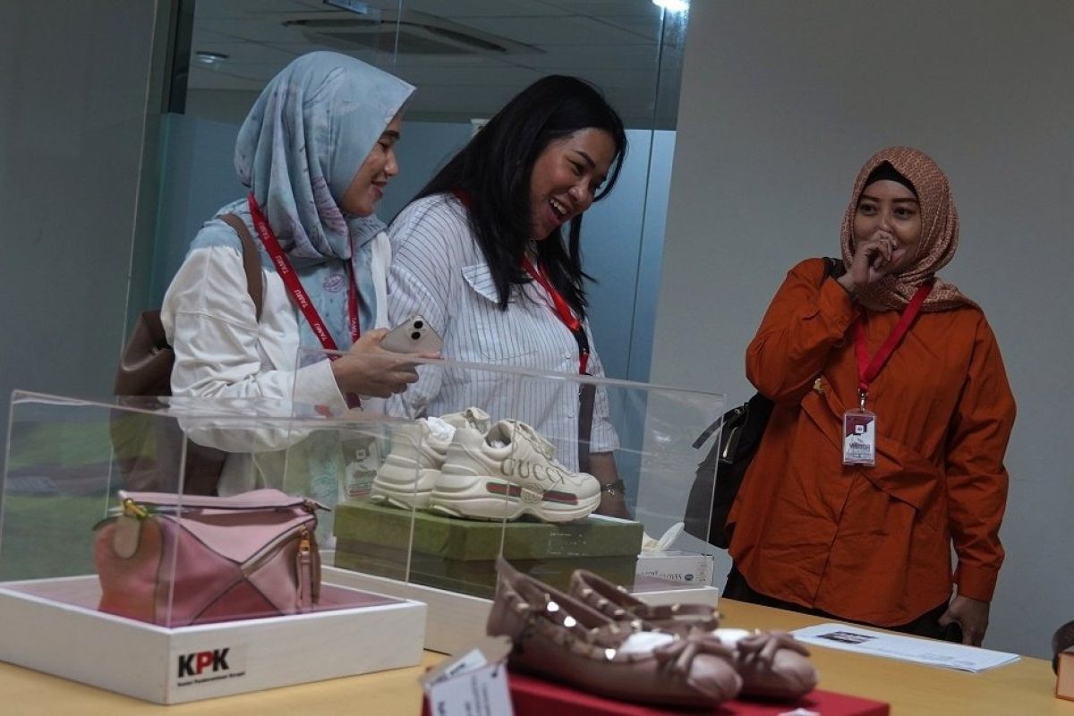 KPK secures IDR 10.9 billion from auction of 15 seized items in March 2026