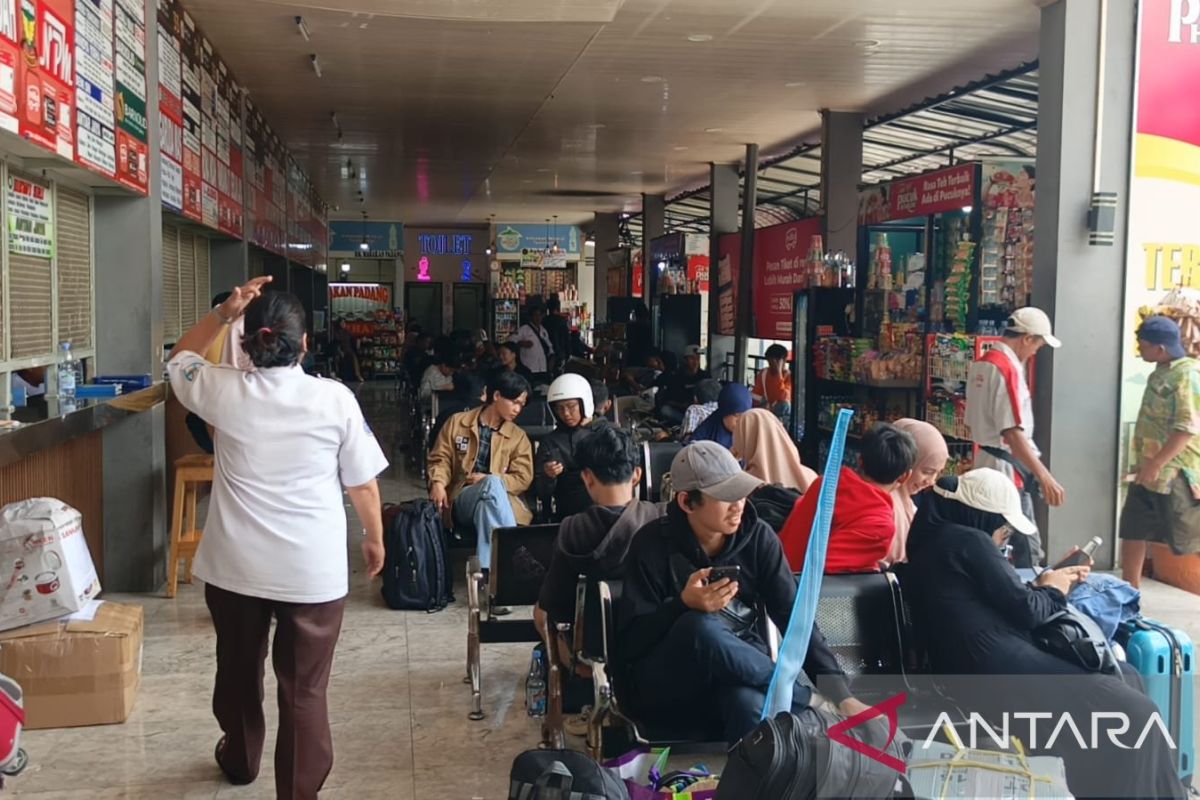 Passenger Numbers for Eid Holiday Travel at Kalideres Terminal in West Jakarta Begin to Rise