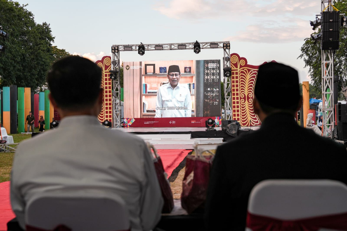 Coordinating Minister Muhaimin Drives UMKM Economic Recovery in Banda Aceh through Pasar 1001 Malam