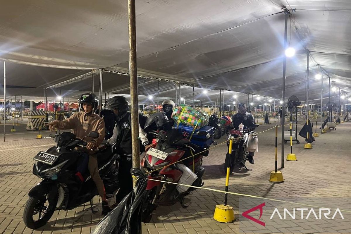 Motorcycle traffic at Ciwandan Port remains steady as exodus season begins