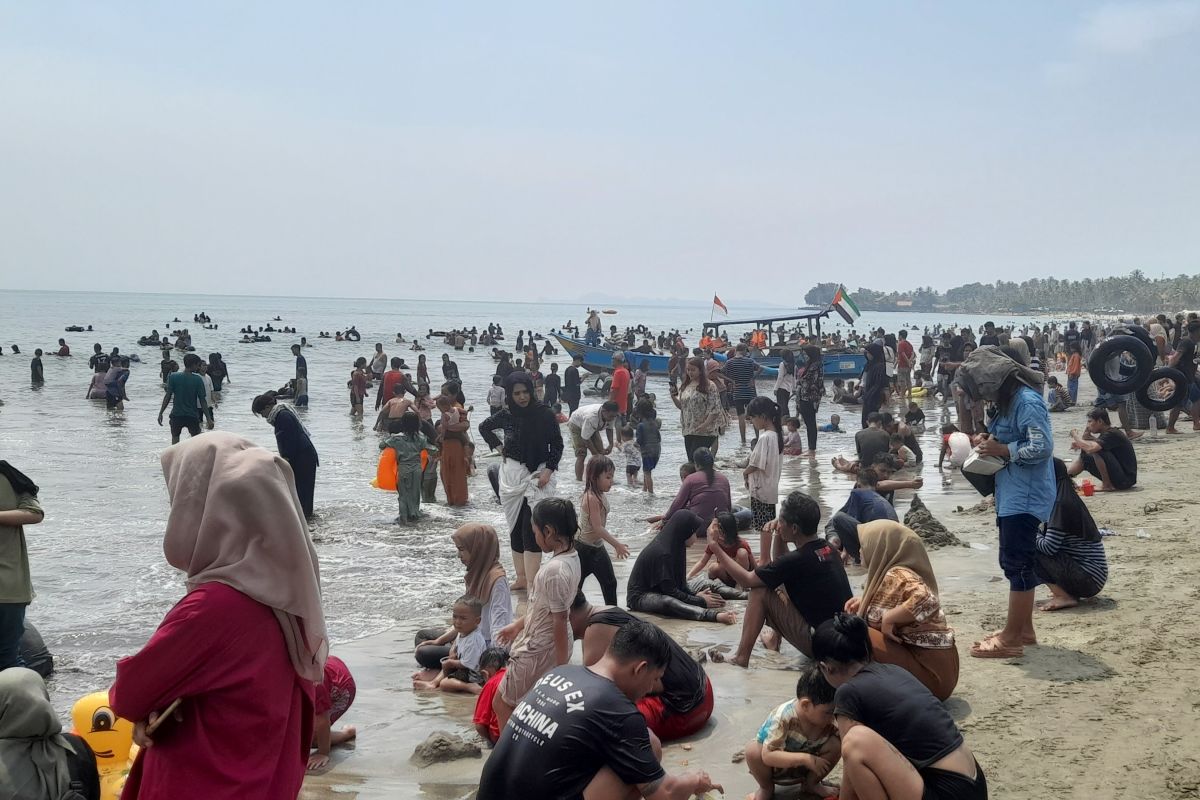 Deputy Tourism Minister Calls for Local Authority Oversight of Anyer Beach Tariffs to Prevent Price Gouging