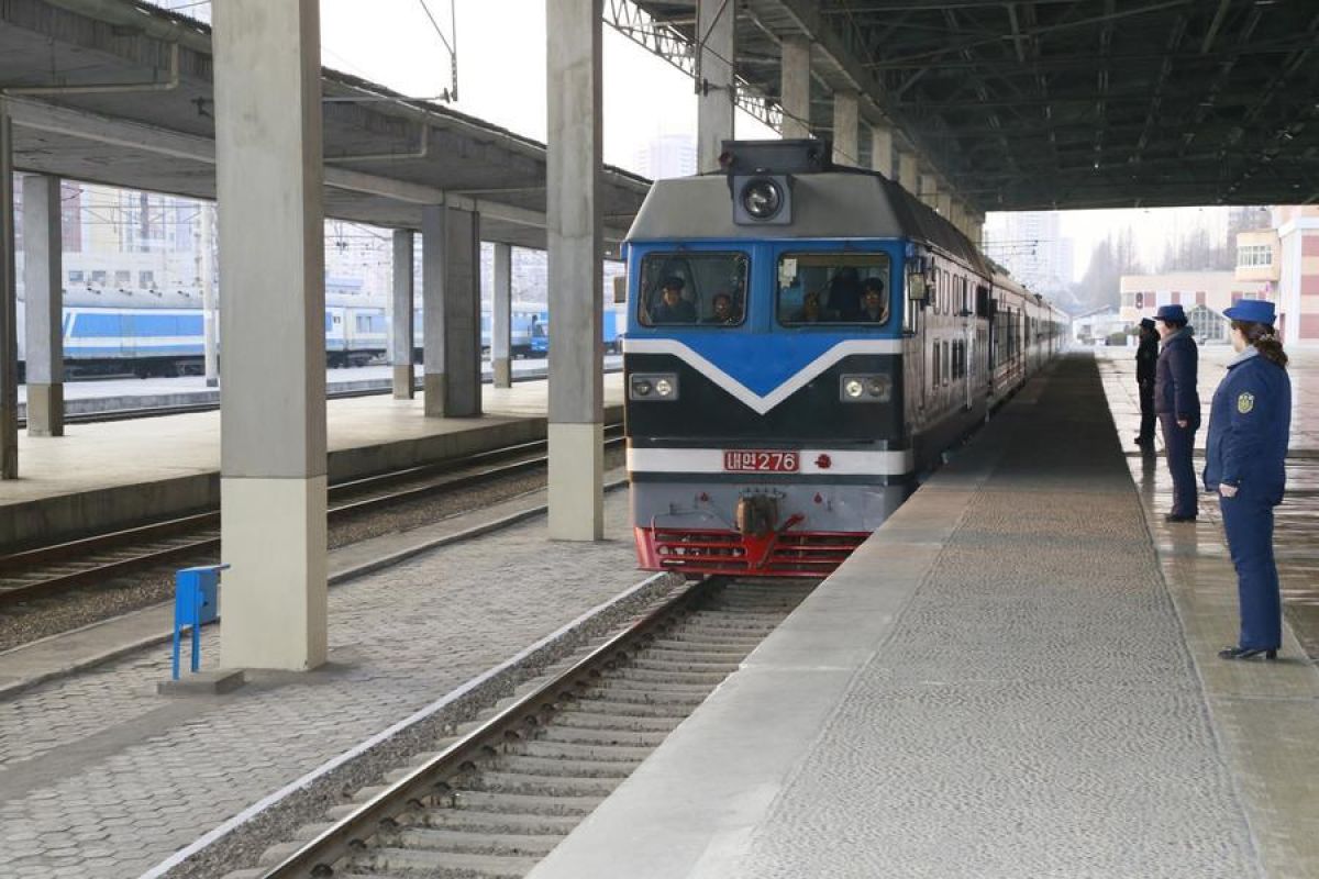 International passenger train connecting China and North Korea arrives in Pyongyang
