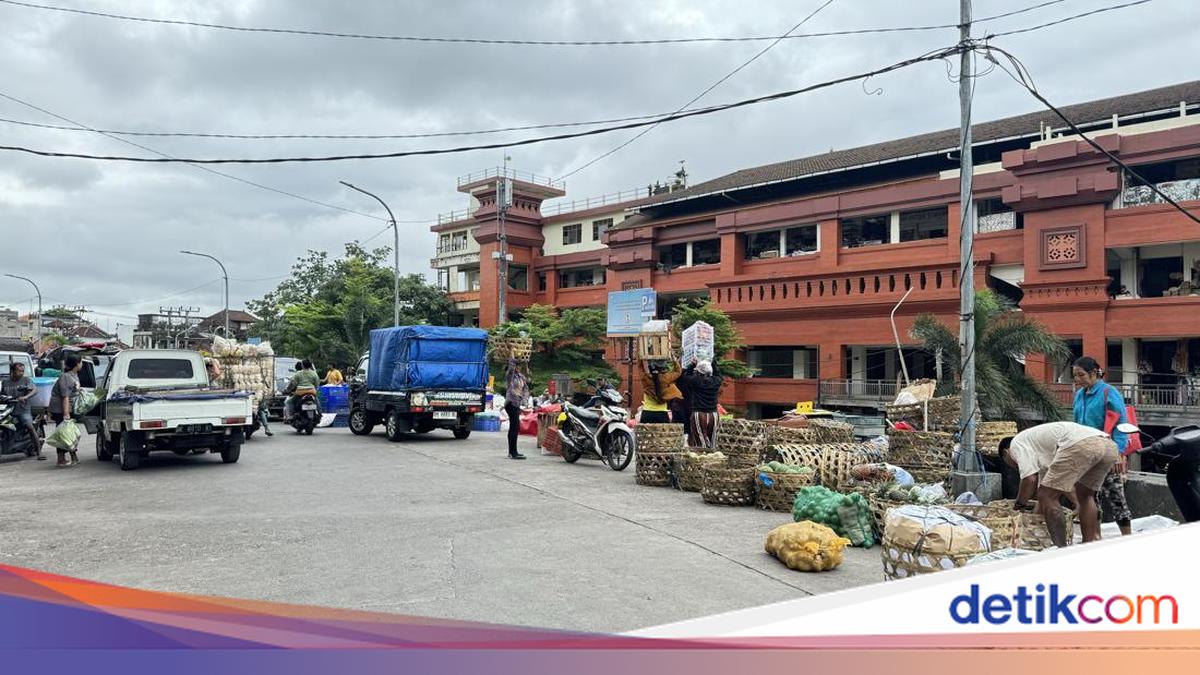 Traders at Denpasar Market Requested to Take Home Their Waste After Trading
