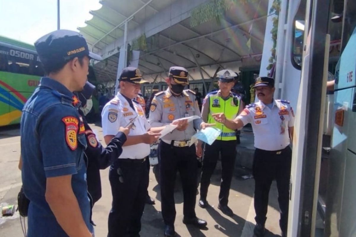 Officials continue to discover unroadworthy buses at Tanjung Priok Terminal