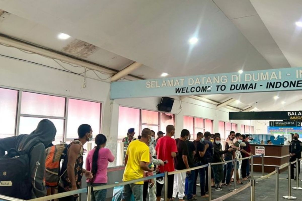203 undocumented Indonesian migrant workers deported from Malaysia via Dumai during Ramadhan