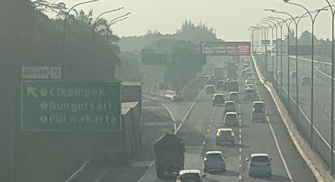 Homebound traffic increases on Jakarta-Cikampek toll road as Eid holiday approaches