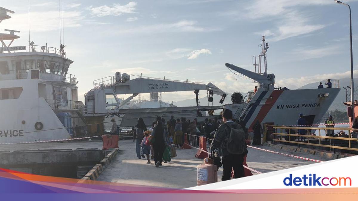100 Migrants from Raas Island in Bali Return Home Aboard State Vessel