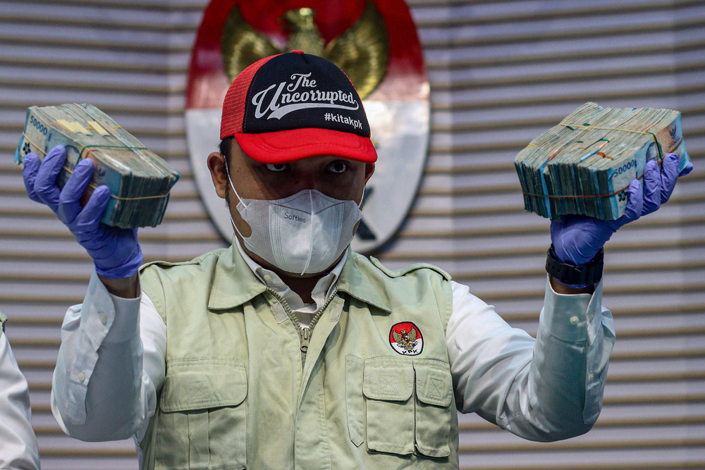 Cilacap Regent Arrested in Anti-Corruption Sting; Expert: High Political Costs Fuel Corruption After Regional Elections