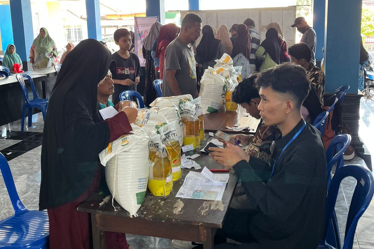 Bulog begins distributing food assistance in Greater Banyumas