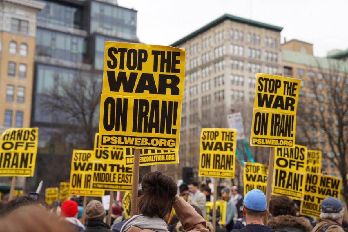 US sends amphibious assault ship and thousands of marines to Middle East