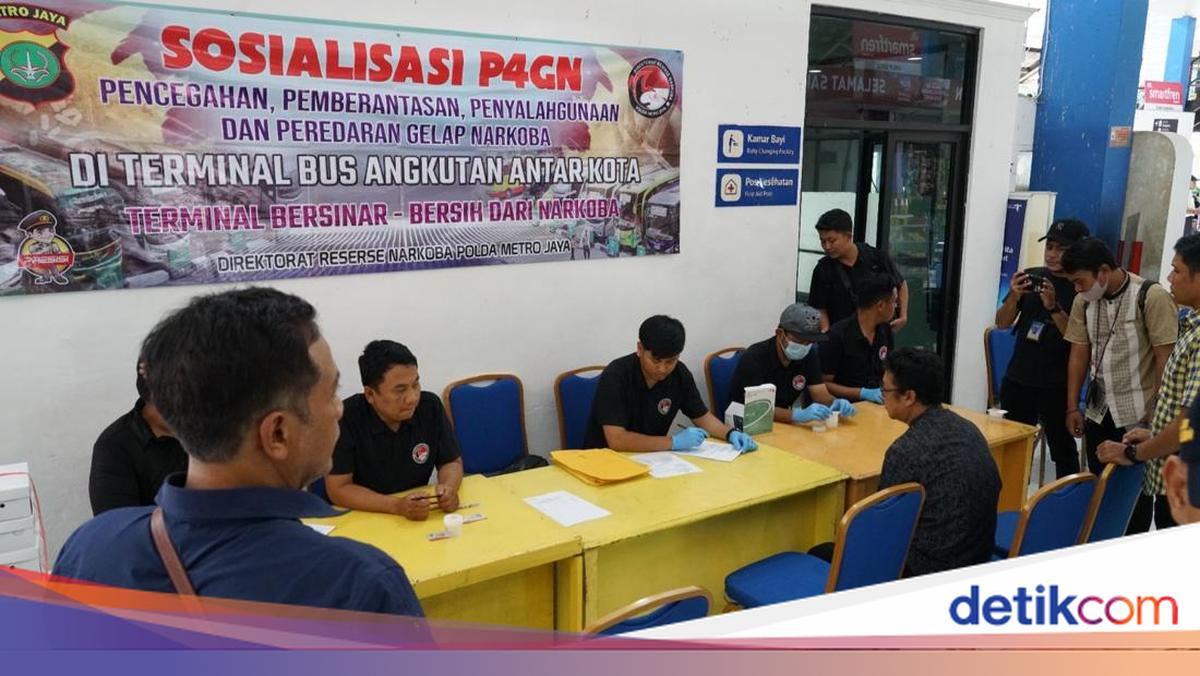 Metro Police Conduct Urine Tests on Bus Drivers to Ensure Safe Mudik for Eid