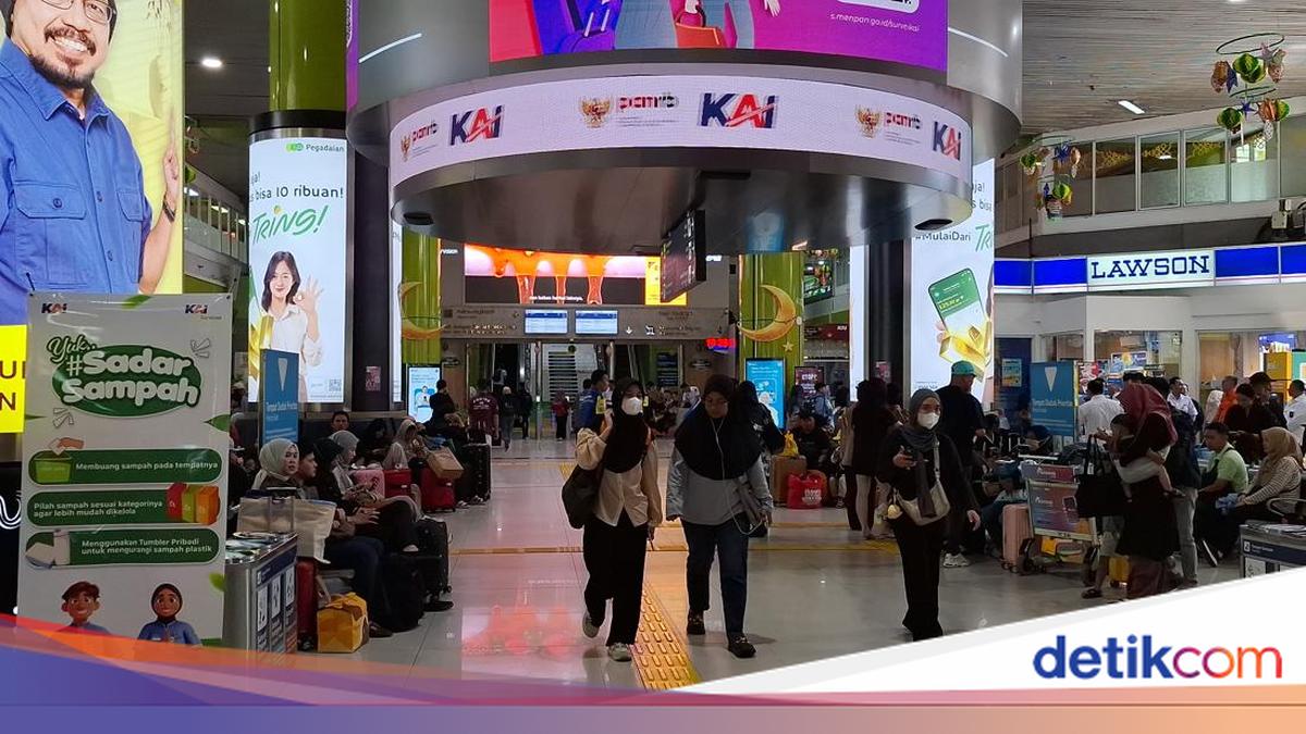 KAI Records 49,895 Passenger Departures from Jakarta on H-7 Eid