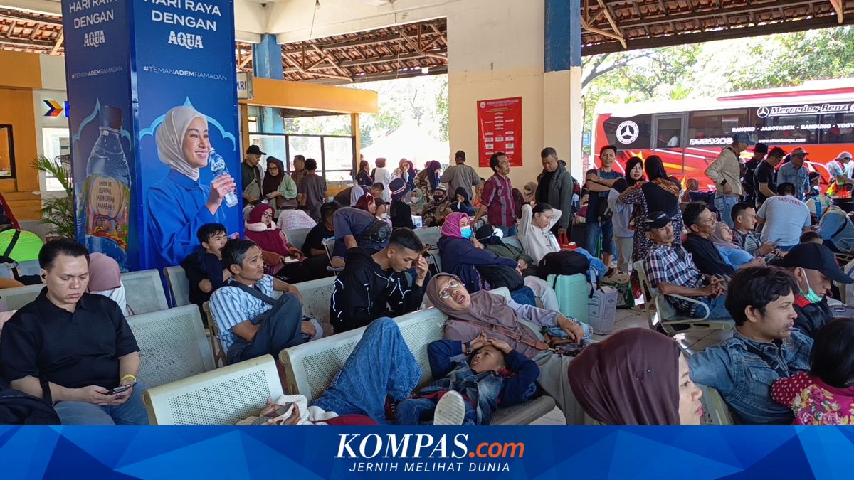 Airline Ticket Prices Surge During Eid Holiday as Migrants Opt for Buses at Kampung Rambutan Terminal