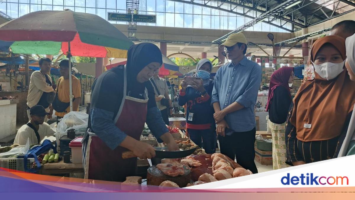 Prices of Chicken and Chilli Rise Ahead of Eid in Central Lombok