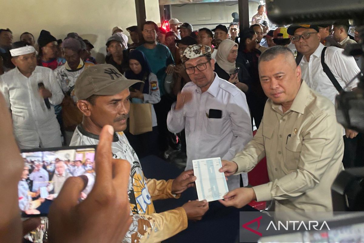 Transport Minister Praises Becak Driver Compensation Programme Supporting Smooth Eid Travel in West Java