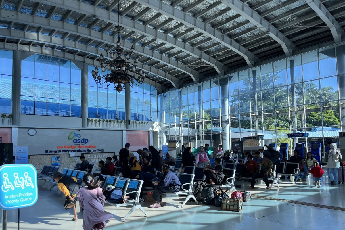 Passenger traffic at Bakauheni Port increases as Eid holiday approaches