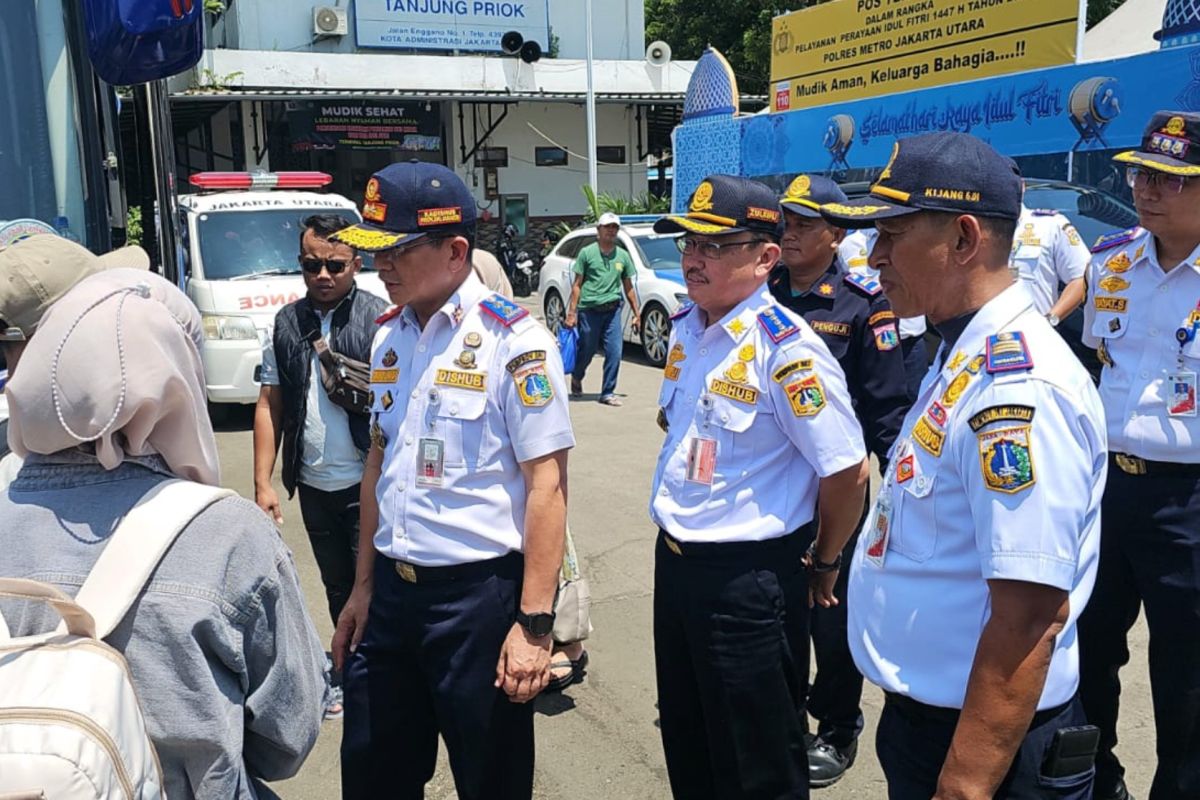 Two buses at Tanjung Priok Terminal declared unroadworthy