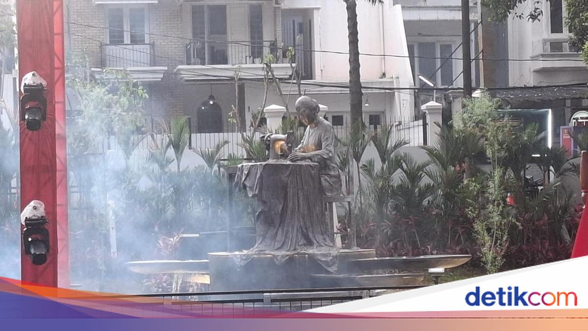 Statue of Pregnant Fatmawati with Guntur Soekarnoputra Becomes Icon of Heritage Flag Park